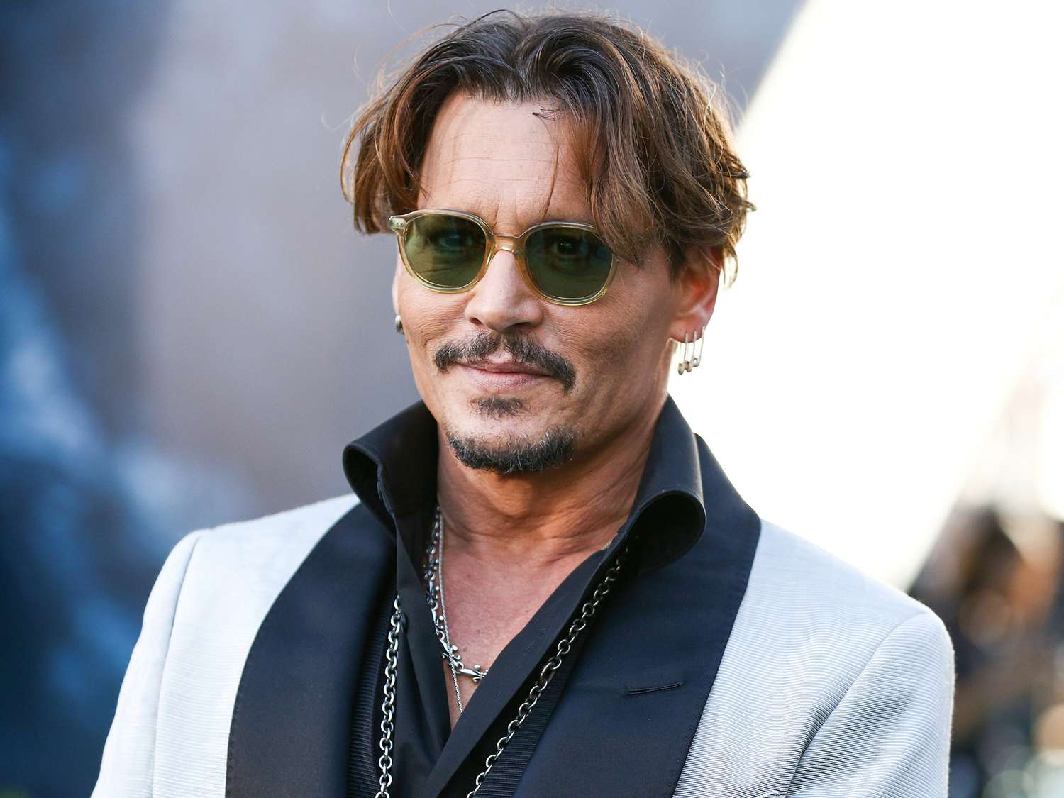 johnny depp ky hop dong quang cao khungvoi dior hinh 2